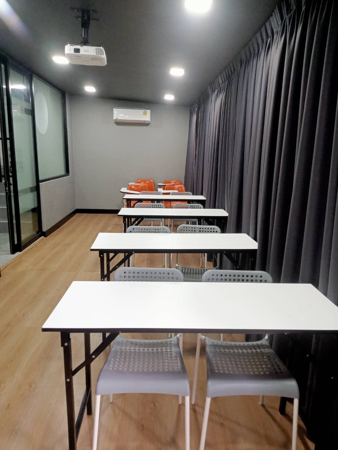 ห้องเรียนพิเศษ F06