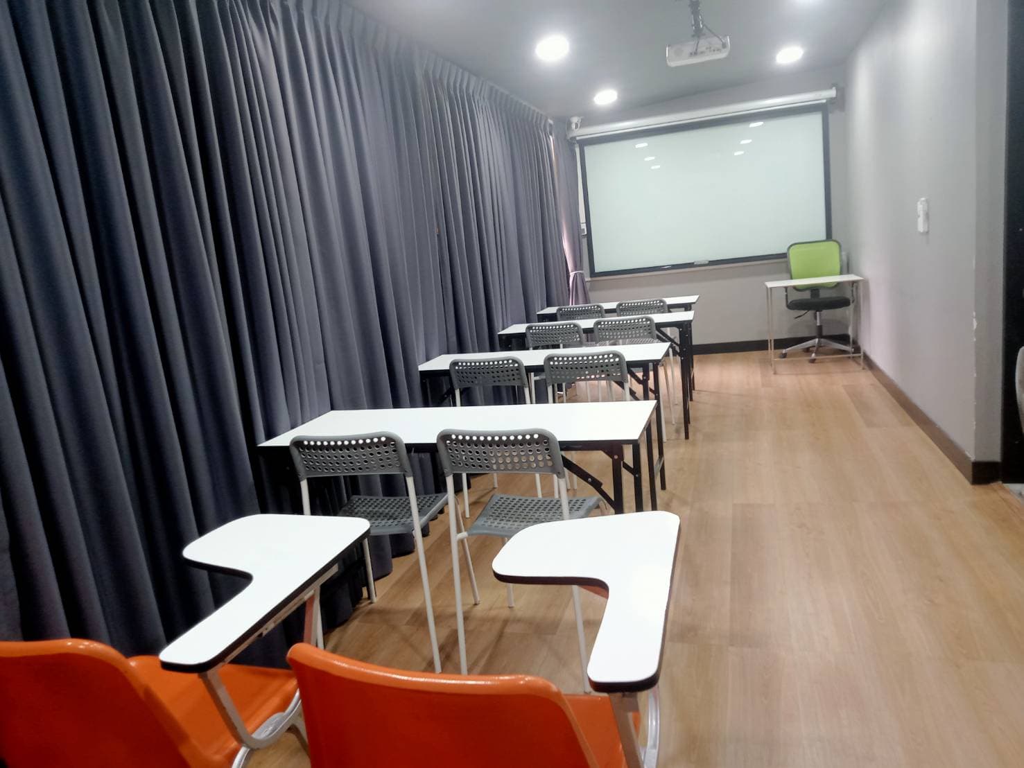 ห้องเรียนพิเศษ F6 gallery view 2